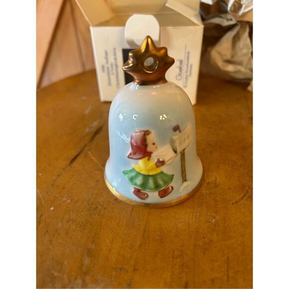 Goebel 1996 13th edition annual Christmas bell ornament (0106) - Picture 2 of 12